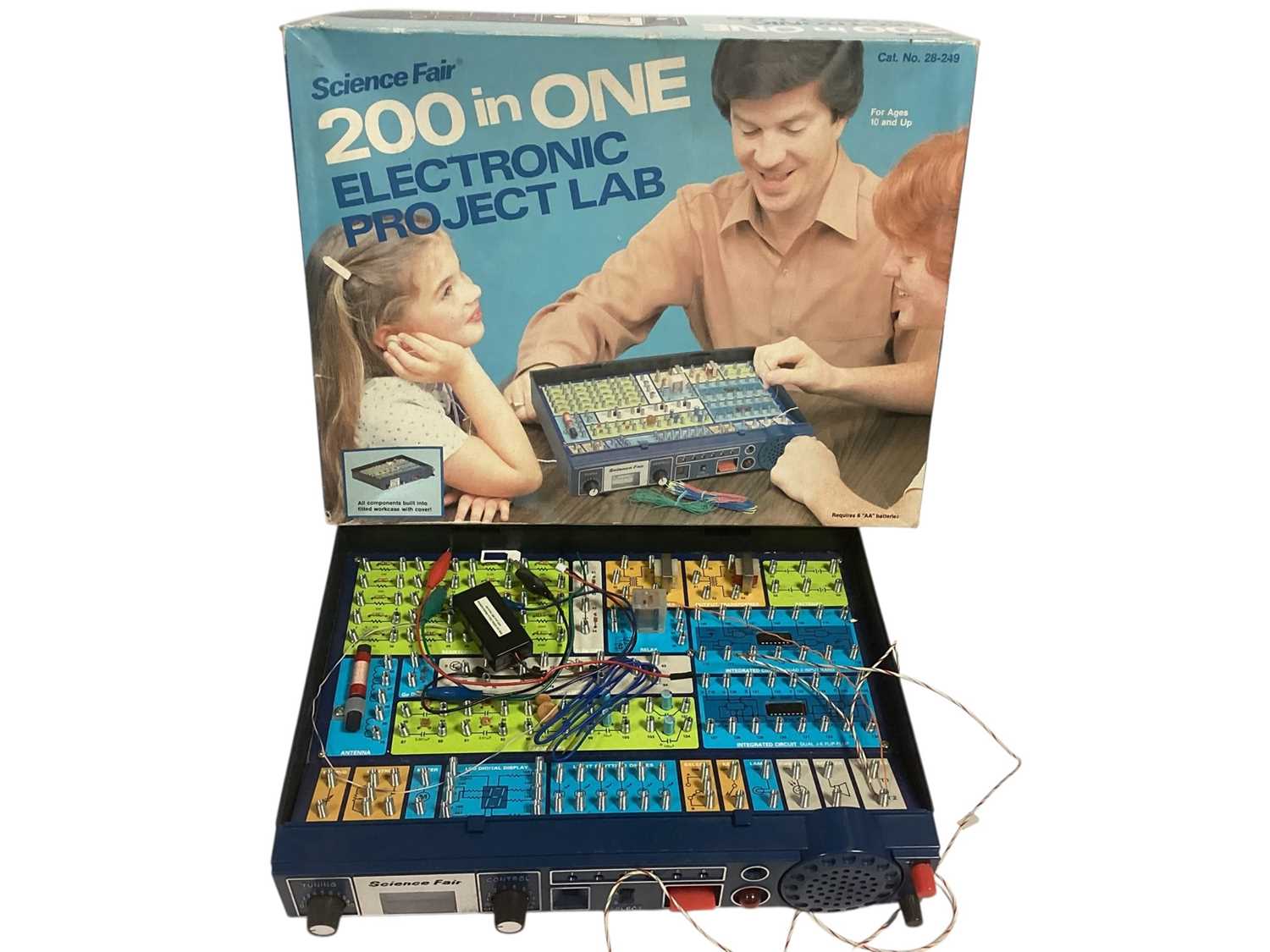Lot 1952 - Science Fair 200 in One electronic project lab, boxed No. 28-249 and Meccano Standard Range construction set No.3, boxed (2)