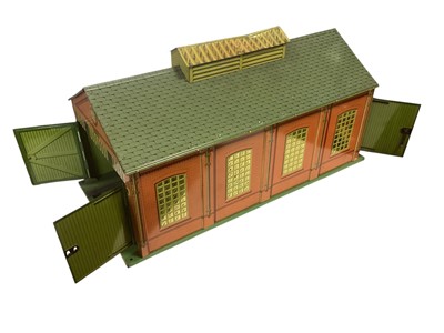 Lot 1989 - Hornby Series O Gauge buildings including Engine Shed No.2A & Tunnel, boxed (poor) (2)