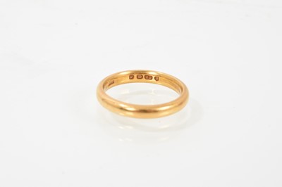 Lot 646 - 22ct wedding ring