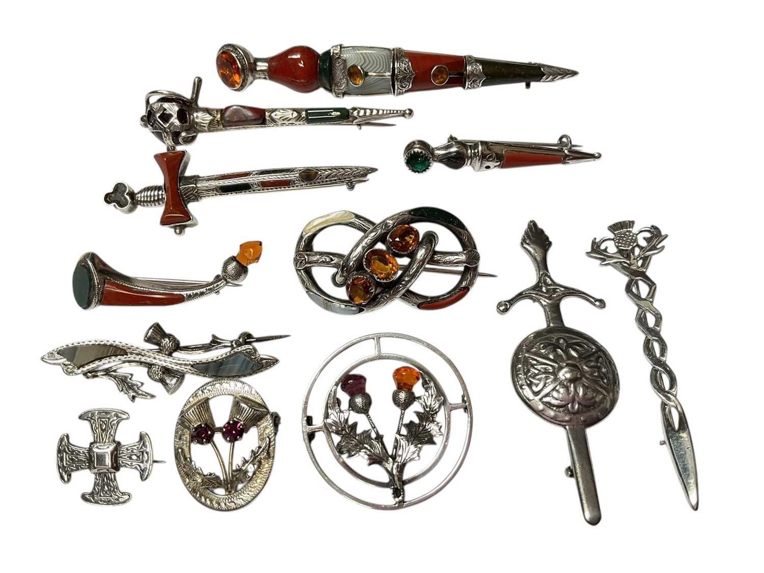 Lot 169 - Collection of Scottish silver and agate brooches
