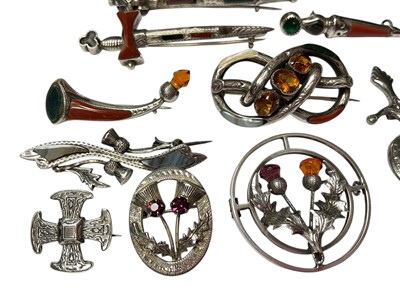 Lot 169 - Collection of Scottish silver and agate brooches