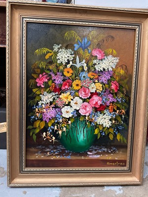 Lot 914 - Wilfred Kingford oil on canvas 'still life of flowers'