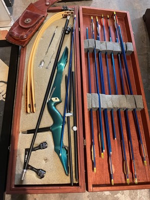 Lot 2484 - Bow and arrows in case