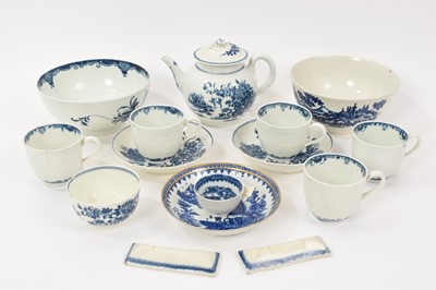 Lot 329 - A group of Worcester porcelain