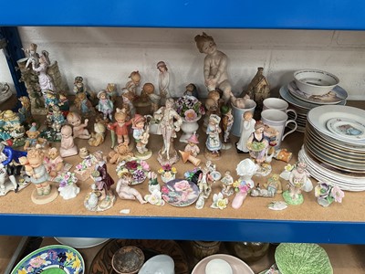 Lot 72 - Group of collectors' plates, figures, floral baskets and other collectable ceramics (1 box).
