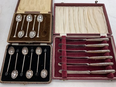 Lot 1186 - Set of six silver bean end coffee spoons, five silver seal end coffee spoons and set of six silver handled butter knives, all in fitted cases