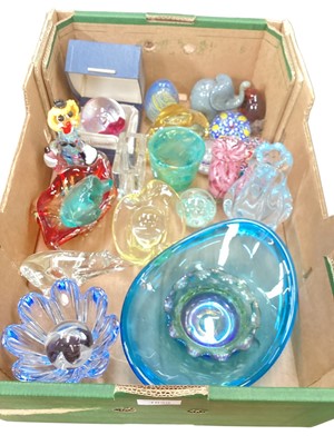 Lot 1039 - Lot of coloured and other glassware including paperweights