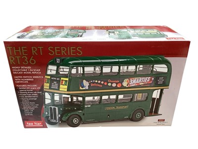 Lot 2003 - Sun Star 1:24 scale The RT Series 1955 RT36-FXT211, boxed 2922 (1)