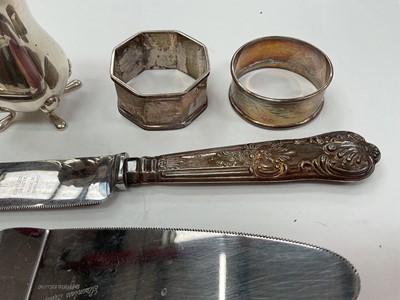 Lot 135 - Victorian silver kings pattern sugar tongs (London 1894), together with a George V silver pepperette (Birmingham 1923), silver napkin rings, cream jug and other items (various dates and makers)....