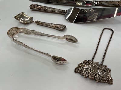Lot 135 - Victorian silver kings pattern sugar tongs (London 1894), together with a George V silver pepperette (Birmingham 1923), silver napkin rings, cream jug and other items (various dates and makers)....