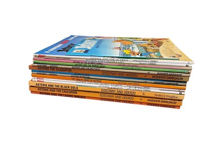 Lot 2865 - Marvel digest series Fantastic Four pocket books (1980's). Together with a collection of independent comics to include Judge Dredd, Green Lantern, Fish and others. Tarzan monthly magazines, Viz...