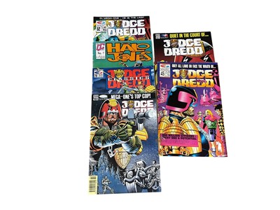 Lot 2865 - Marvel digest series Fantastic Four pocket books (1980's). Together with a collection of independent comics to include Judge Dredd, Green Lantern, Fish and others. Tarzan monthly magazines, Viz...
