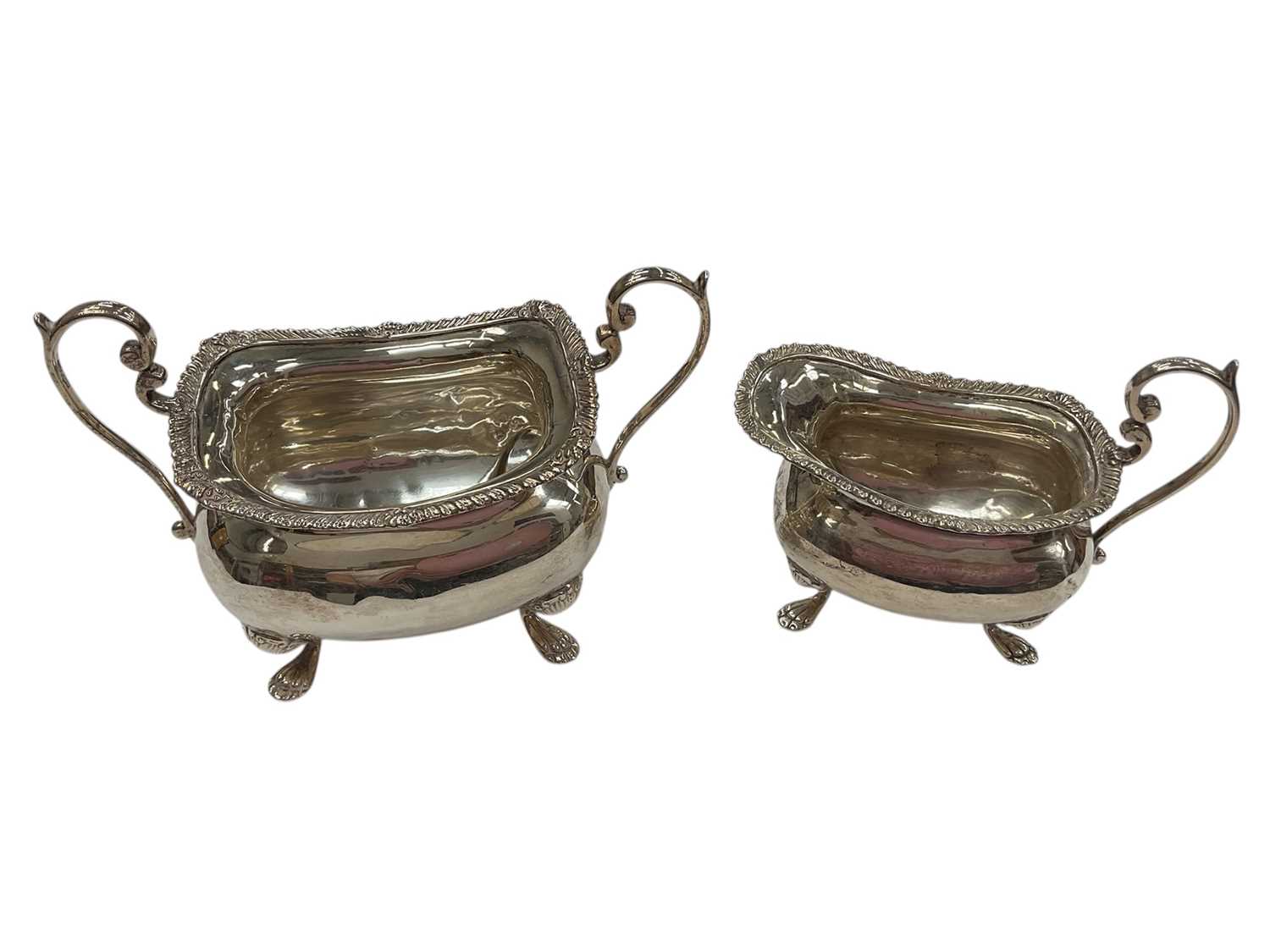 Lot 143 - Late Victorian silver sugar bowl and matching cream jug, (London 1900), all at approximately 10.5ozs (2).