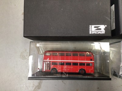 Lot 2022 - Resin Specialist OO Gauge London Transport Routemaster FRM1 R/S-76605 & AEC Regal IV Private Hire Coach RS-76646 and Green Line AEC Regal IV Private Hire Coach RS-76647 & Thomas Tiling A...