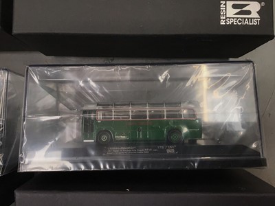 Lot 2022 - Resin Specialist OO Gauge London Transport Routemaster FRM1 R/S-76605 & AEC Regal IV Private Hire Coach RS-76646 and Green Line AEC Regal IV Private Hire Coach RS-76647 & Thomas Tiling A...