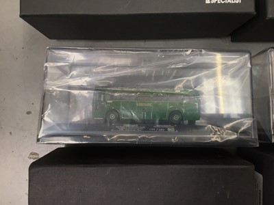 Lot 2022 - Resin Specialist OO Gauge London Transport Routemaster FRM1 R/S-76605 & AEC Regal IV Private Hire Coach RS-76646 and Green Line AEC Regal IV Private Hire Coach RS-76647 & Thomas Tiling A...