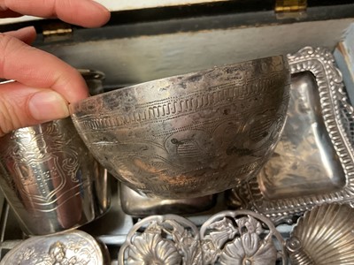 Lot 149 - Wooden jewellery box containing silver and other items