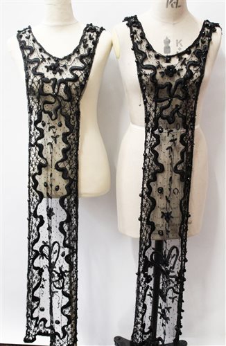 Lot 3102 - 1920s flapper dress - front and back panels,...