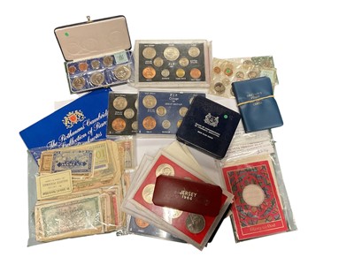 Lot 490 - World - Mixed coins & banknotes to include year coin sets, banknotes (N.B. Mixed grades) & other issues (154 notes)