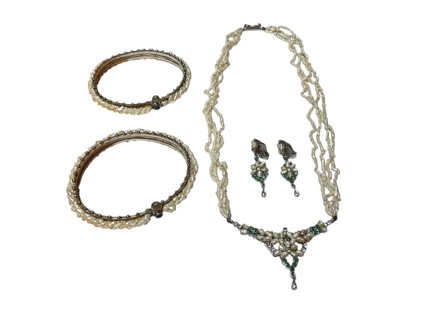 Lot 161 - Freshwater pearl suite of jewellery