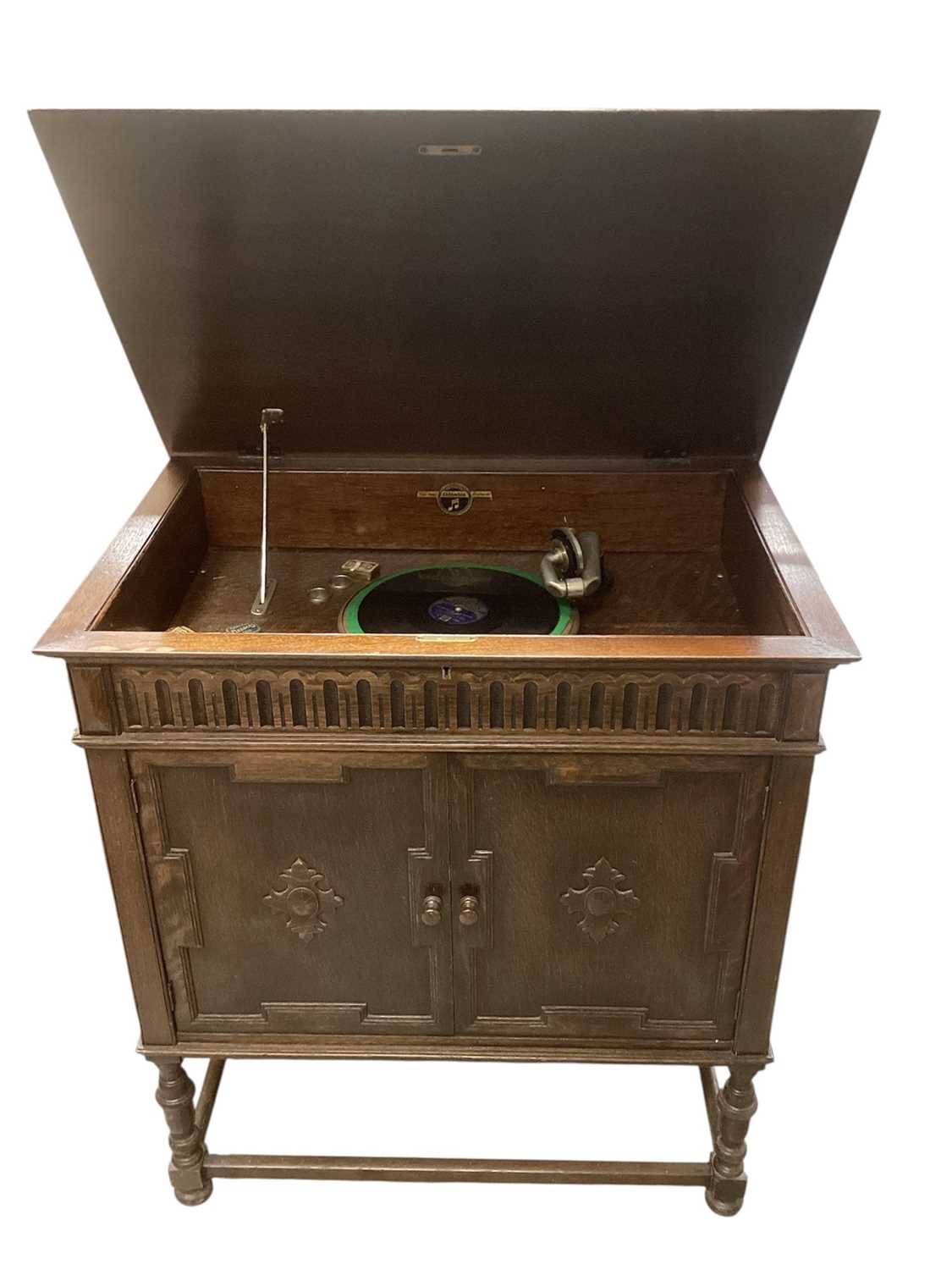 Lot 2322 - 1920's / 30's Columbia No. 155A Gramophone record player in free standing oak case, 84cm in length x 58cm deep x 93cm in height.