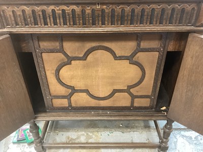 Lot 2322 - 1920's / 30's Columbia No. 155A Gramophone record player in free standing oak case, 84cm in length x 58cm deep x 93cm in height.