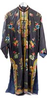 Lot 3081 - Early 20th century ladies' Chinese silk robe...