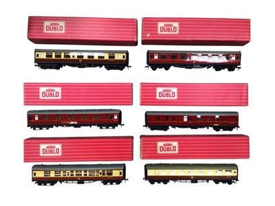 Lot 2031 - Wren OO Gauge West Country Class, Airfix Royal Scot and Collection of Hornby Dublo carriages, tracks and other accessories together with other Hornby and other makes