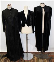 Lot 3084 - Ladies' vintage black velvet cropped evening...