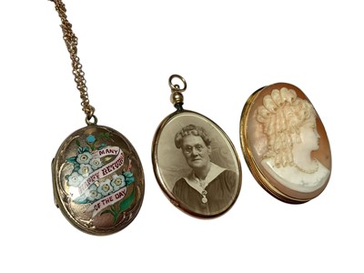 Lot 209 - Two 9ct gold chains, 9ct gold mounted cameo brooch, Victorian enamelled locket on 9ct gold chain and gold mounted glazed locket