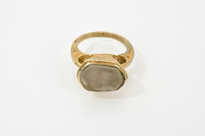 Lot 721 - Renaissance style gilt ring