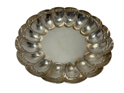 Lot 581 - Silver strawberry dish