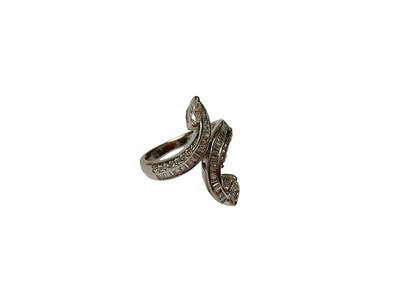 Lot 247 - Diamond cross over ring with baguette cut diamonds in a channel setting