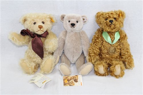 Lot 2769 - Teddy Bears - Steiff 'Perfekt' Bear 662447