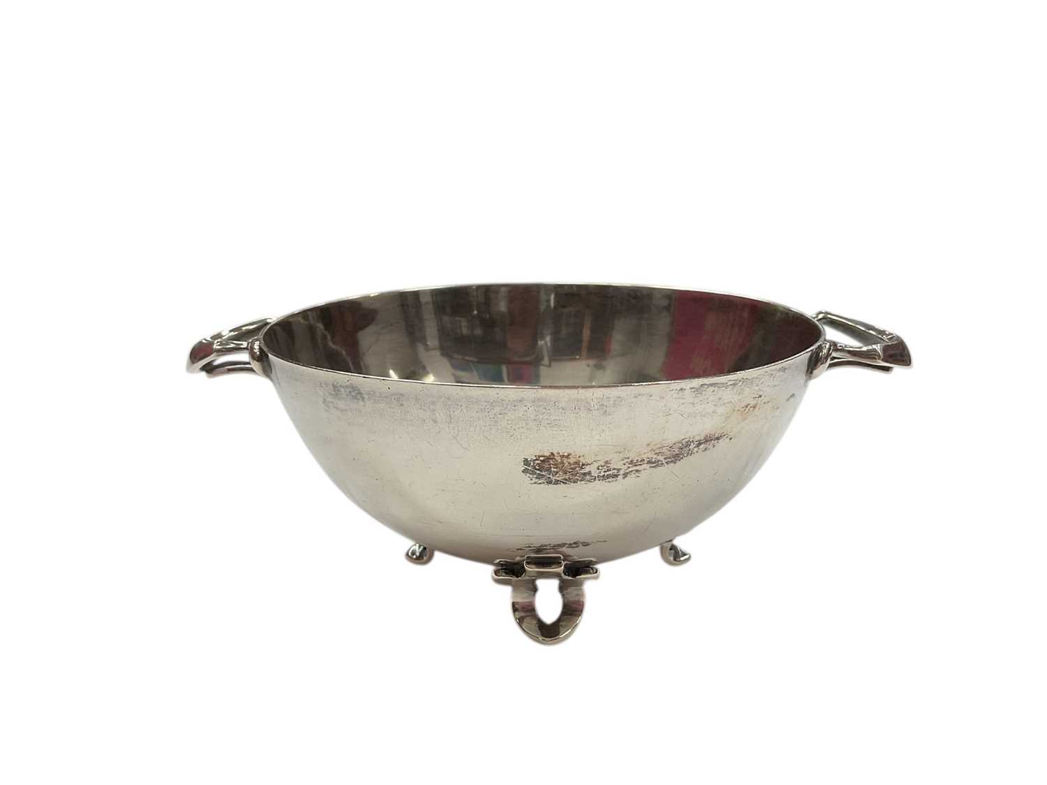 Lot 266 - Edwardian silver sugar bowl, (London 1906), maker Charles Edwards, 10.5cm in diameter (excluding handles), all at 6ozs.