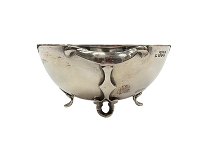 Lot 266 - Edwardian silver sugar bowl, (London 1906), maker Charles Edwards, 10.5cm in diameter (excluding handles), all at 6ozs.