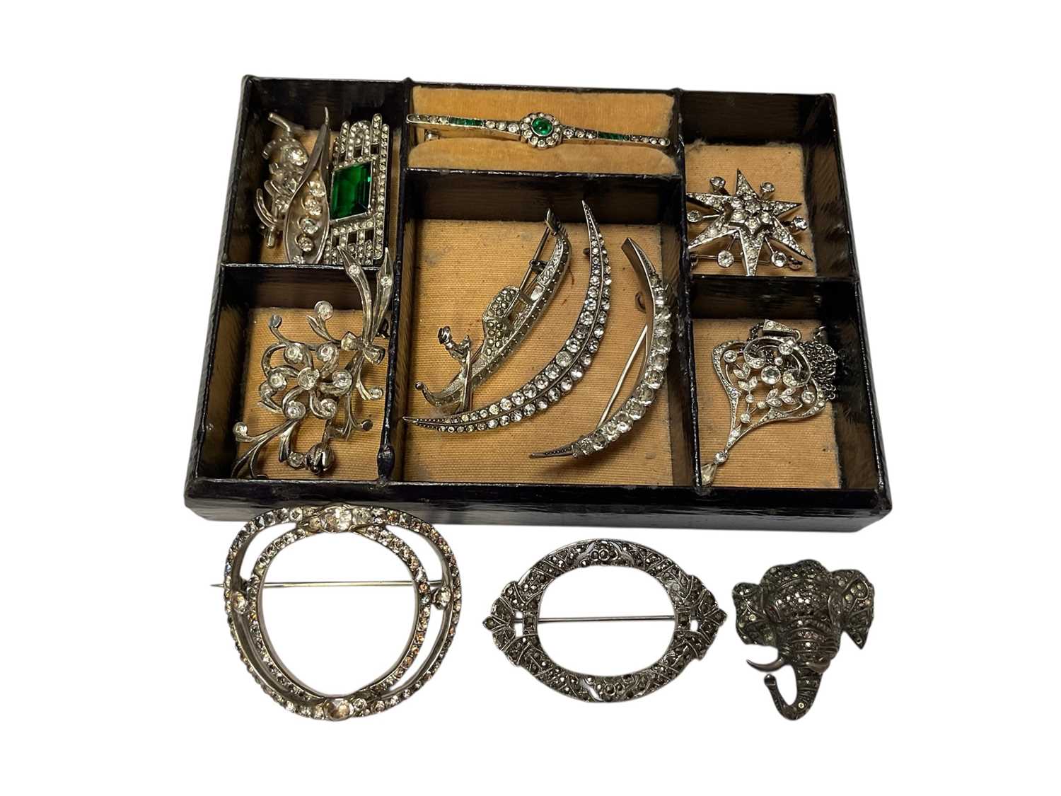 Lot 284 - Collection of vintage silver paste set brooches and Belle Époque silver pendant necklace