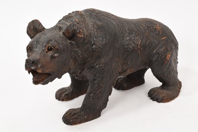 Lot 994 - Large Black Forest carving of a bear