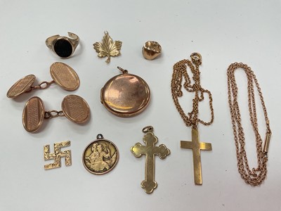 Lot 1021 - Group of 9ct gold to include pair of cufflinks, locket pendant, two crosses, two other pendants and two chains