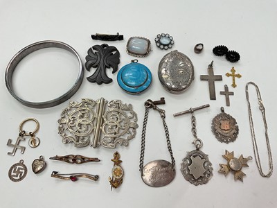 Lot 1022 - Victorian and later jewellery to include a silver and blue guilloché enamel pendant powder compact