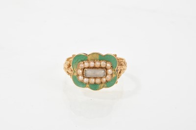 Lot 652 - William IV gold seed pearl and green enamel mourning ring, hallmarked London 1830, size O