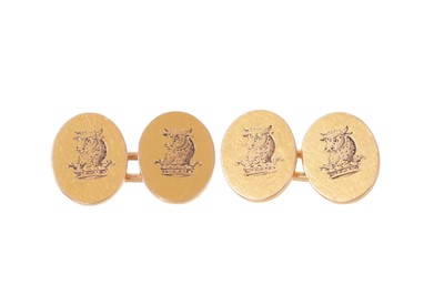 Lot 666 - Pair of good quality Victorian gold cufflinks, the oval panels engraved with family crest, marked '18'
