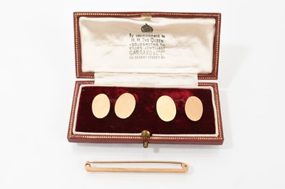 Lot 665 - Pair of plain 9ct gold cufflinks (Birmingham 1959) in a fitted box retailed by Garrard & Co Ltd, and a 9ct gold tie pin (Birmingham 1960)
