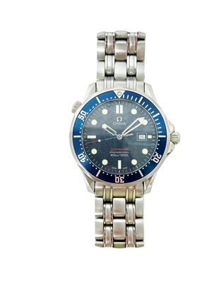 Lot 770 - Gentlemen's Omega Seamaster Professional stainless steel wristwatch, reference 22218000, 91051671, with 1538 calibre quartz movement, with original Pictograms card, International Warranty card, o...