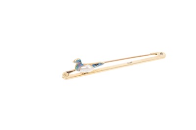 Lot 715 - Good quality Edwardian 15ct gold pearl and enamel novelty 'pigeon fancier' brooch, modelled as a pigeon with pearl and enamel body, standing on a 15ct gold bar, 50mm.