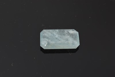 Lot 717 - Unmounted rectangular flat cut aquamarine measuring approximately 22.1mm x 13mm x 4.5mm deep, estimated to weigh approximately 13cts
