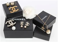 Lot 3198 - Chanel vintage costume Jewellerylery to...