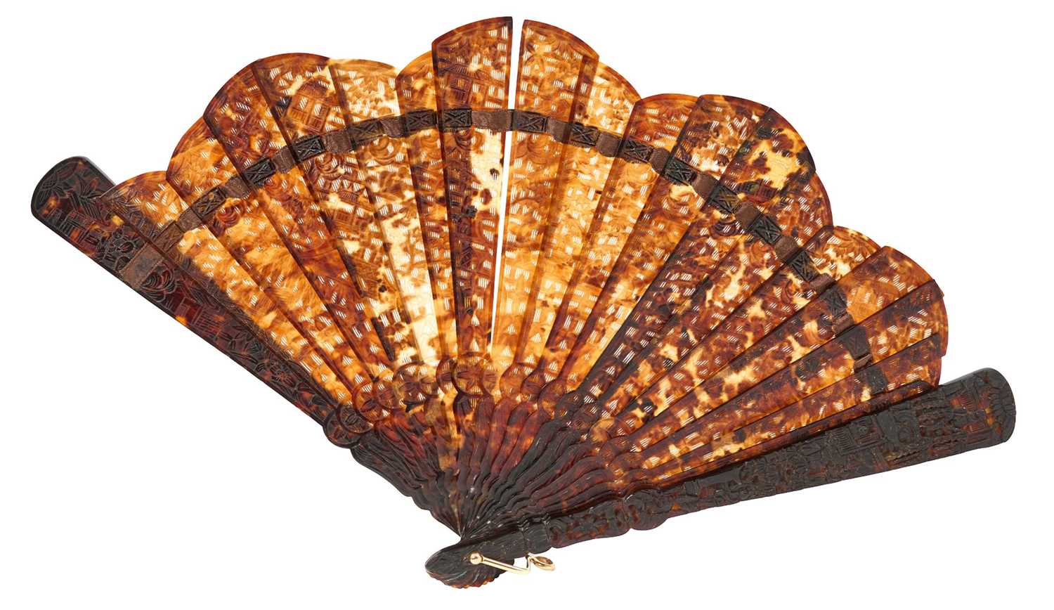 Lot 730 - Fine 19th century Chinese Canton tortoiseshell fan, with yellow metal clasp, possibly gold