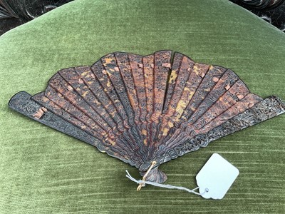 Lot 730 - Fine 19th century Chinese Canton tortoiseshell fan, with yellow metal clasp, possibly gold