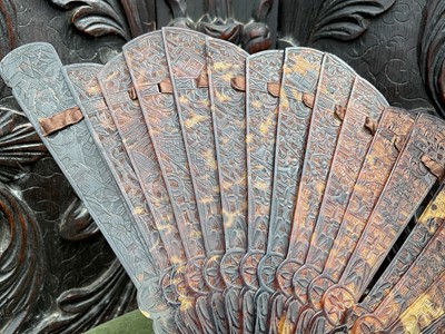 Lot 730 - Fine 19th century Chinese Canton tortoiseshell fan, with yellow metal clasp, possibly gold